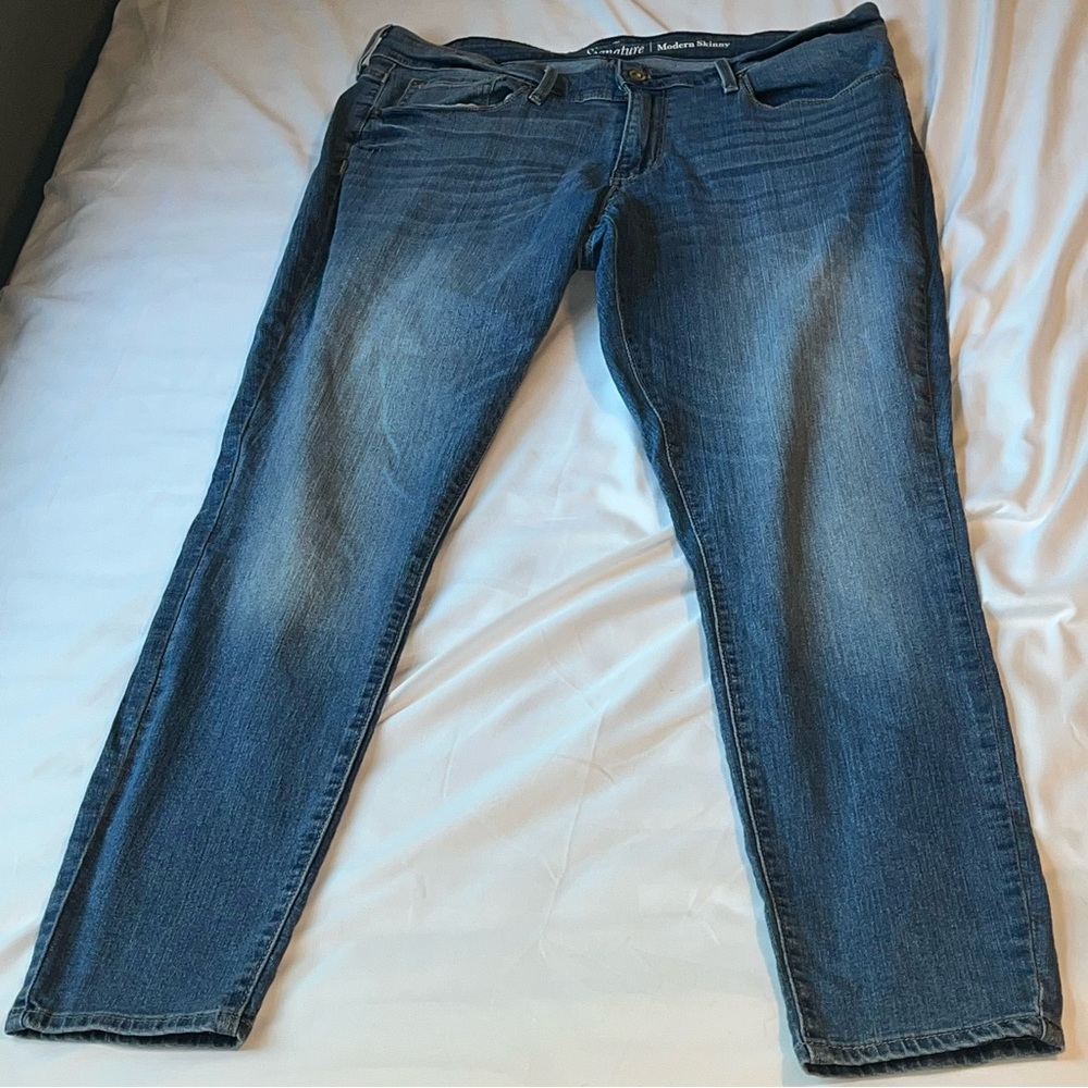 Women’s Levi Signature Modern Skinny Jean Size 16M